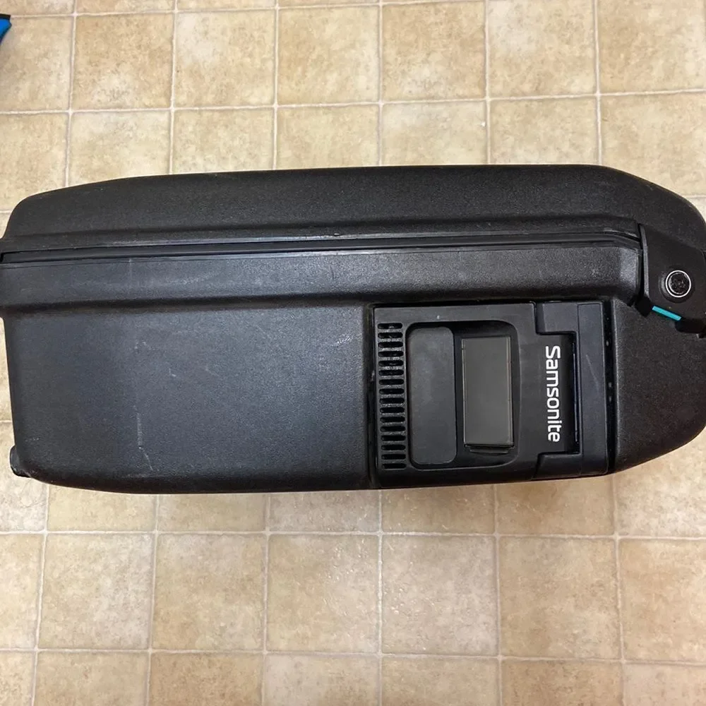 VTG SAMSONITE DENVER COLORADO USA SATURN 1994 ALL RIGHTS RESERVED MADE IN USA